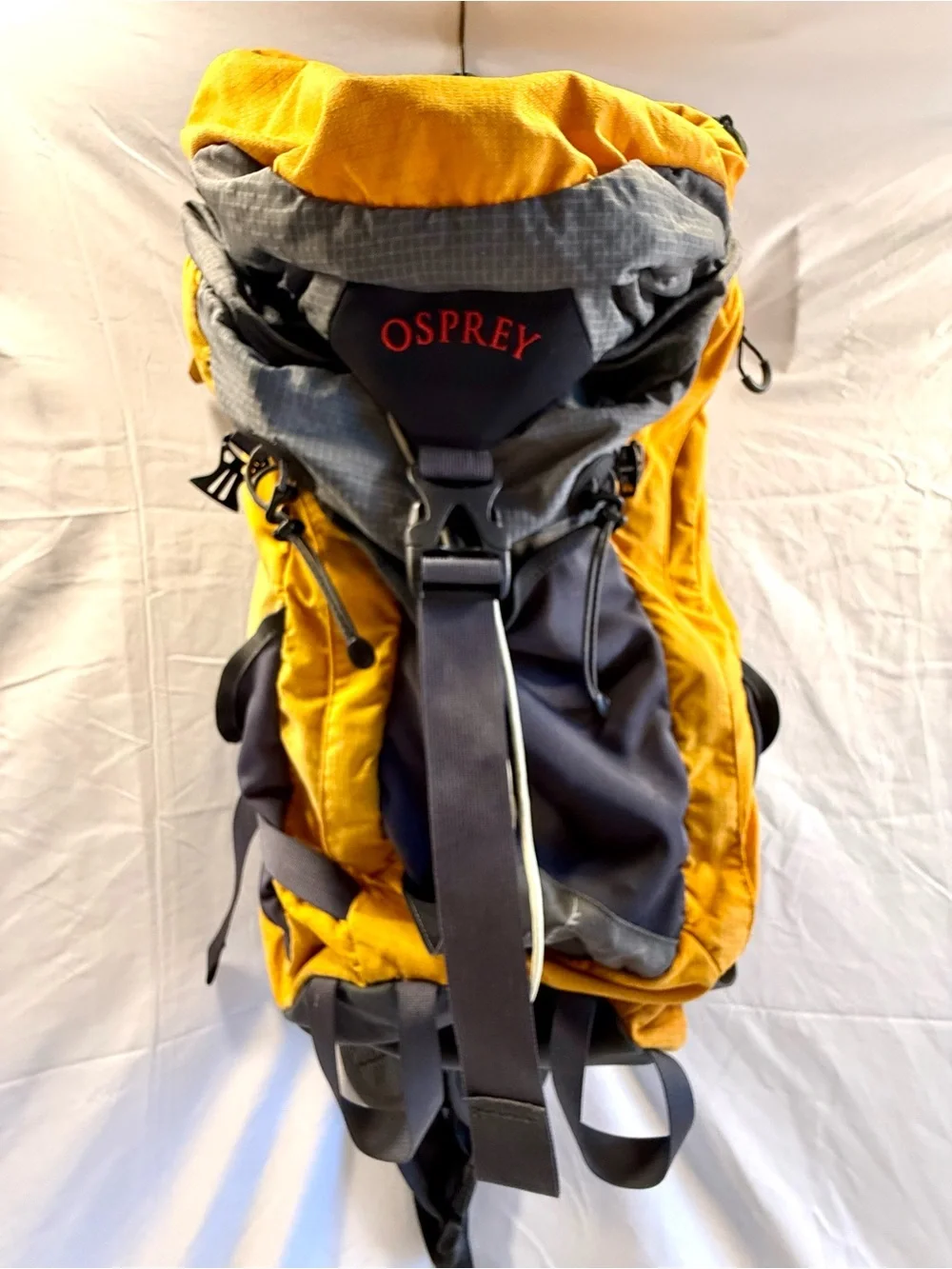Osprey Stratos 18 Aircore Backpack, Ventilated Back, Hip Belt Lightweight Hiking